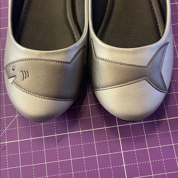 NWOB TUK shark flats size 7 - Picture 2 of 4
